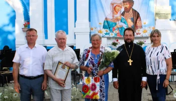 "Живет в веках любовь и верность"