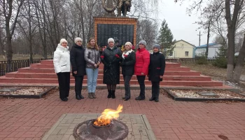 "...Неизвестный солдат пал в жестоком бою. Неизвестный солдат &ndash; Чей-то сын или брат..."