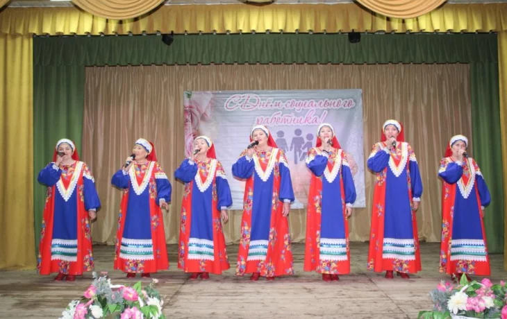 С праздником! С праздником!