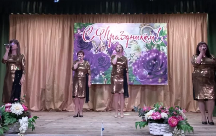 С праздником! С праздником!